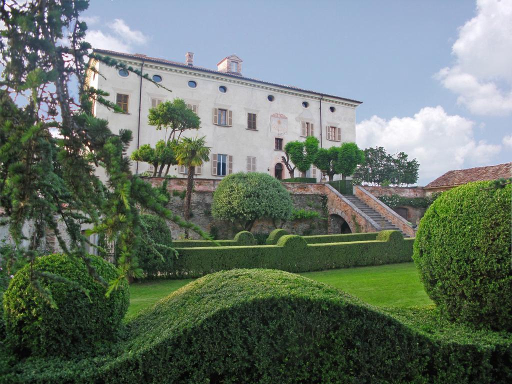 Castello Di Coazzolo Bed and Breakfast Neive Exteriör bild