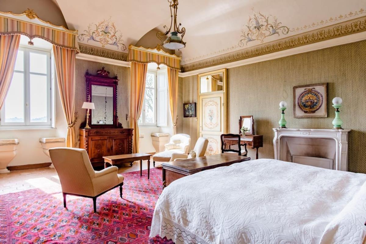 Castello Di Coazzolo Bed and Breakfast Neive Rum bild