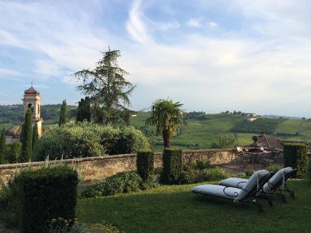 Castello Di Coazzolo Bed and Breakfast Neive Exteriör bild
