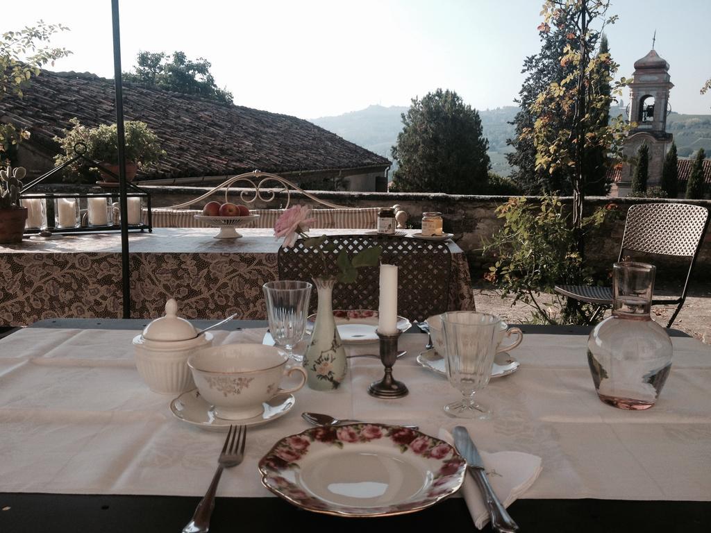Castello Di Coazzolo Bed and Breakfast Neive Rum bild