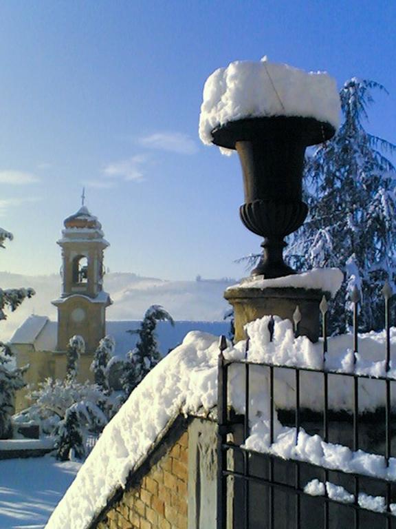 Castello Di Coazzolo Bed and Breakfast Neive Exteriör bild