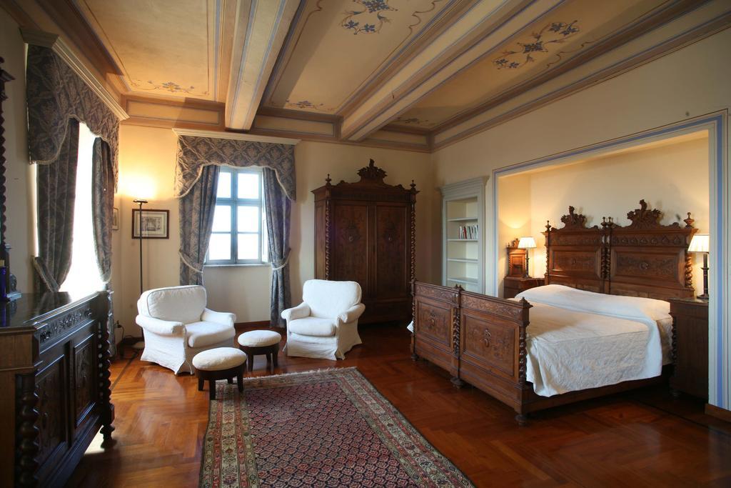 Castello Di Coazzolo Bed and Breakfast Neive Rum bild